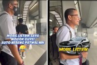 Menteri Sandiaga Uno terpaksa numpang mobil Patwal lantaran Mobil Listriknya mogok (Foto tangkapan layar IG sandiaga)