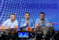 Raffi Ahmad didampingi Hotman Paris dalam Konferensi Pers