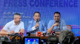 Raffi Ahmad didampingi Hotman Paris dalam Konferensi Pers