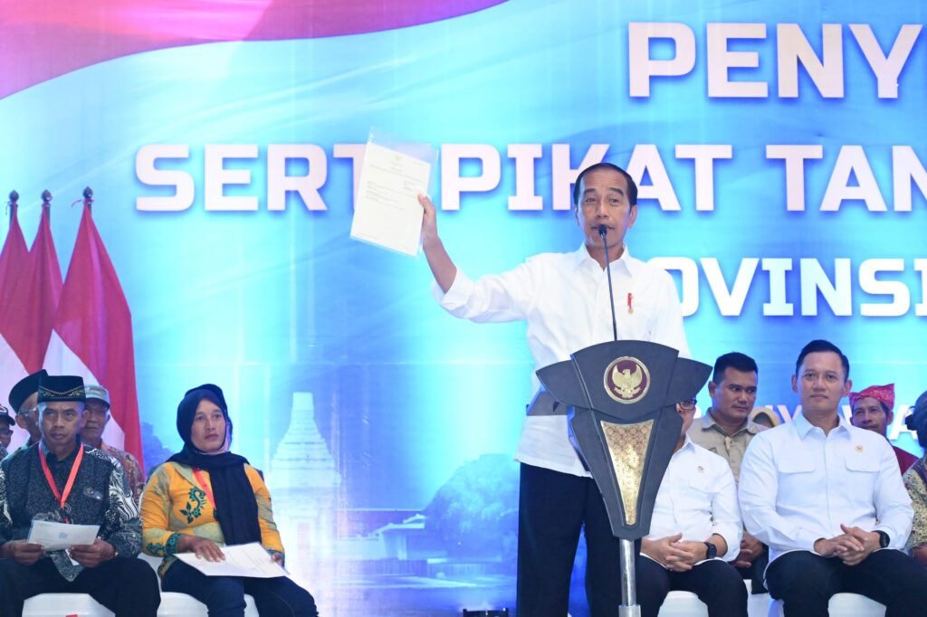 Sekretariat Kabinet Republik Indonesia | Presiden Jokowi Serahkan ...