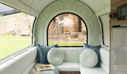 Memadukan Desain Abadi Dengan Petualangan Modern: Laura Ashley x Campod