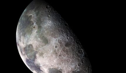 Mosaik Bulan Kutub Utara Galileo