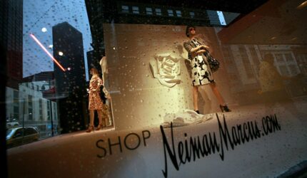 Apa Yang Terjadi Pada Neiman Marcus Setelah Penggabungan Saks?