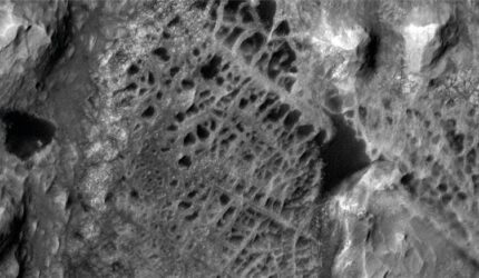 “Batu Web” Mars ini dapat menulis ulang sejarah geologi Mars