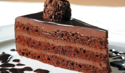 Truffle kue dengan saus cokelat