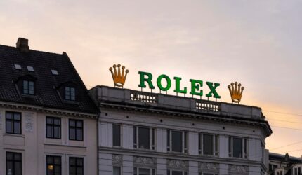 Satu abad sejak jam tangan tahan air, Rolex masih menguasai pasar mewah