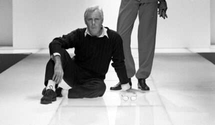 Giorgio Armani menandai tahun ke -50 mereknya dengan banyak perayaan