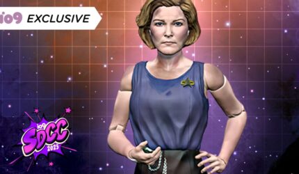 Selamat Datang di Tahun Neraka dengan Figur Aksi 'Star Trek' Nacelle yang baru