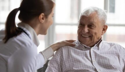 Perawat Geriatrik Perawat Geriatrik Bahagia Pria Senior