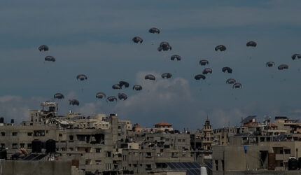 Kementerian Dalam Negeri Gaza memperingatkan dampak bencana dari bantuan airdropped
