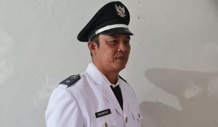 Kepala Desa Sumber Sari, Mr. Iskandar, menghadiri upacara Hari Kemerdekaan Indonesia ke -80 pada tahun 2025