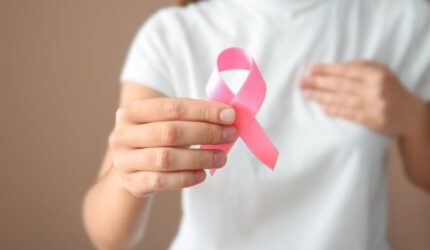 Pita kanker payudara pink wanita