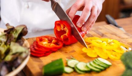 Memotong Sayuran Diet Vegan