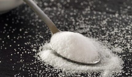 “Eksperimen Alami” Mengungkapkan Manfaat Jantung Seumur Hidup dari Pembatasan Gula Sejak Dini 4 Sendok Logam Pemanis Gula