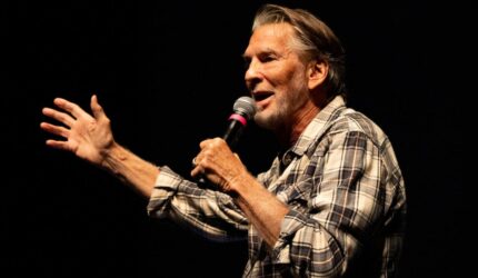 "Kenny Loggins Tidak Ingin Menjadi Bagian Apa Pun dari Video 'Kotoran' Trump yang 'Tanpa Raja'".