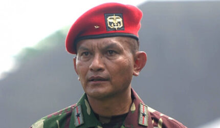 Kisah Jenderal Kopassus Lodewijk Freidrich Paulus Masuk Islam, Keluarga Menentangnya dan Disebut Masuk Neraka 1 Kisah Mualaf Jenderal Kopassus Lodewijk Freidrich Paulus, Sempat Ditentang Keluarga dan Disebut Bakal Masuk Neraka