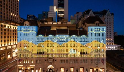 Loro Piana Meliputi Bergdorf Goodman Dengan Tampilan Lampu Dan Pemasangan