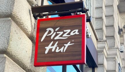 Pizza Hut Dan Tekanannya: Ekonomi Kenyamanan Baru Inggris