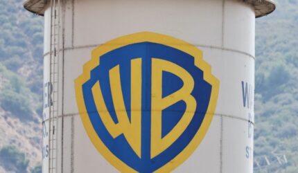 Seperti Kita Semua, WGA Tidak Menyukai Penggabungan Warner Bros 3 Seperti Kita Semua, WGA Tidak Suka Penggabungan Warner Bros