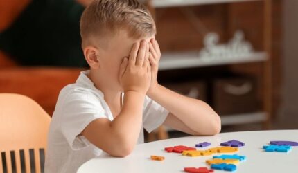 Teka-teki Anak Autistik Sedih