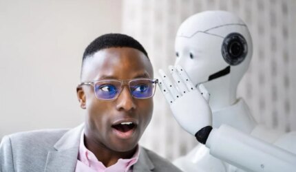 Robot AI Membisikkan Rahasia kepada Orang Kulit Hitam