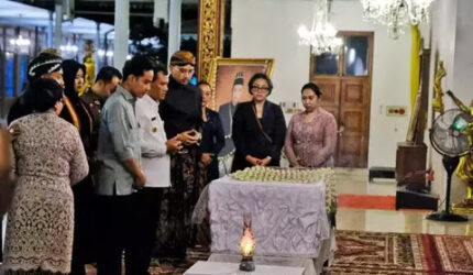 Pamali Jokowi-Gibran Melayat ke Keraton Surakarta Bisa Lengser
