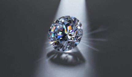 Tutup Berlian yang Ditumbuhkan di Lab