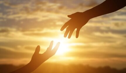 Membantu Tangan Dukungan Siluet Matahari Terbenam