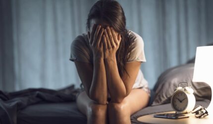 Wanita Sangat Depresi di Tempat Tidur