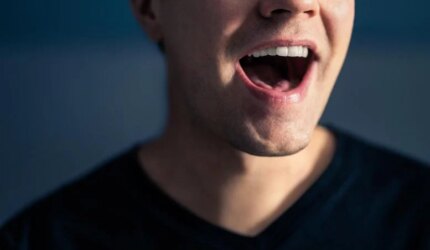 Manusia Mulut Bernyanyi Berbicara