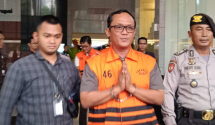 Kantor dan Rumah Dinas Bupati Lamteng Ardito Wijaya Digeledah Tim Penyidik KPK