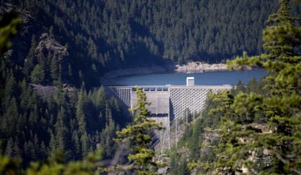 Pengambilalihan bendungan Skagit oleh tentara menurunkan air banjir