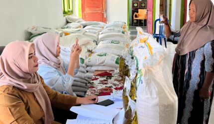 Penyaluran Beras dan Minyak Goreng kepada 180 KPM KPM di Kampung Rantau Jaya