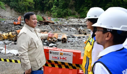 Prabowo Cek Progres Perbaikan Jalan Lembah Anai Sumbar