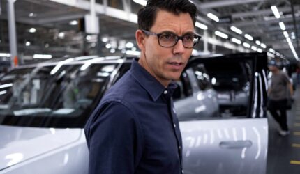 Rivian beralih ke AI, otonomi untuk merayu investor saat penjualan kendaraan listrik terhenti