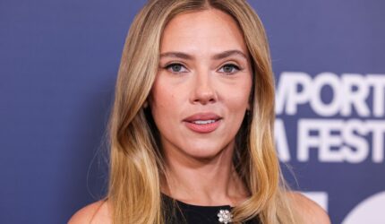 Scarlett Johansson Mendapat Kritik dari Keluarganya Setelah Menamai Putranya Cosmo