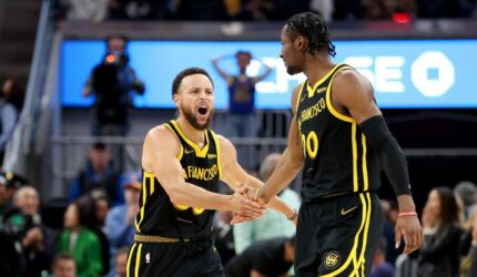 Steph Curry mengimbau Jonathan Kuminga untuk tidak 'kehilangan semangat' saat tidak bermain