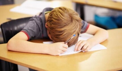 Anak ADHD Sekolah Bosan yang Lelah
