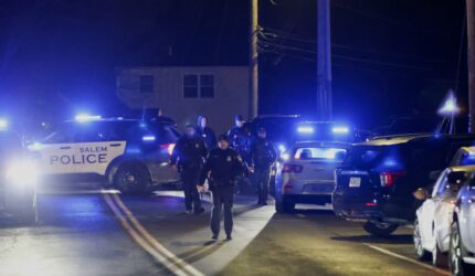 Trump menghentikan lotere kartu hijau setelah penembakan di Brown University