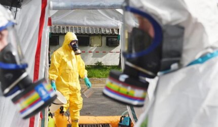 Setelan Hazmat Pelindung Peternakan Kalkun H5N1 Infeksi Flu Burung Avian Influenza