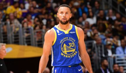 Warriors' Curry (paha) diperkirakan akan kembali pada hari Jumat vs Wolves