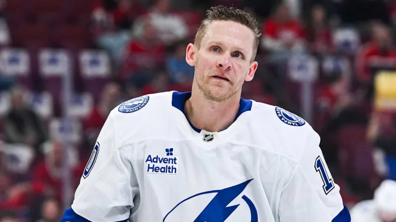 Corey Perry Mengetahui Satu Atau Dua Hal Tentang Lightning, Canadiens ...