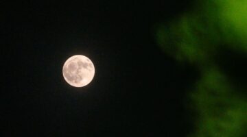 Cara melihat bulan purnama bulan Juli