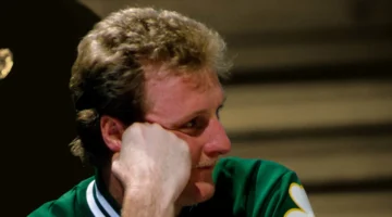 “Ini menyedihkan bagi saya” – Larry Bird menyebutkan NBA Hall of Famer mana yang paling pantas mendapatkan gelar