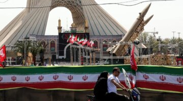 Iran menargetkan pangkalan-pangkalan Amerika di Yordania dan Irak karena perang yang berkecamuk menghabiskan persediaan pencegat AS