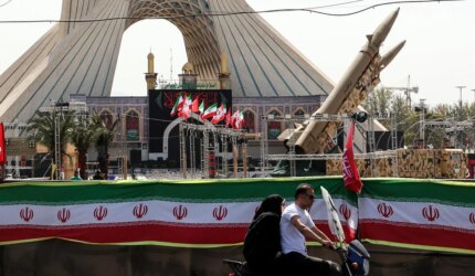 Iran menargetkan pangkalan-pangkalan Amerika di Yordania dan Irak karena perang yang berkecamuk menghabiskan persediaan pencegat AS