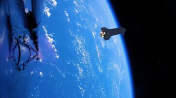 Kapal luar angkasa di luar angkasa! Lihat cuplikan peluncuran uji Penerbangan 13 yang epik dari megaroket SpaceX (video)