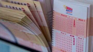 Memenangkan Powerball, Pilih 3 nomor Tengah Hari untuk Sabtu, 25 Juli