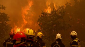 Pembaruan langsung: kebakaran hutan di Spanyol dan Prancis; ribuan orang dievakuasi saat petugas pemadam kebakaran berjuang mengendalikan api