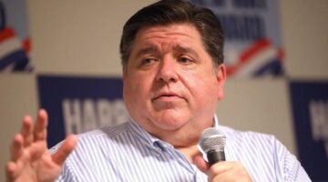 Pritzker mengatakan penjahat tidak beruntung mendarat di halaman belakang rumahnya | Illinois